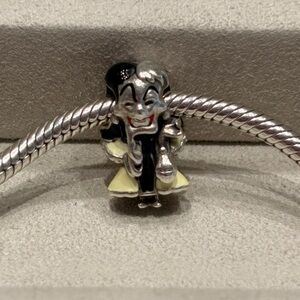 Pandora Disney ‘Cruella’ Silver and Black Character Charm